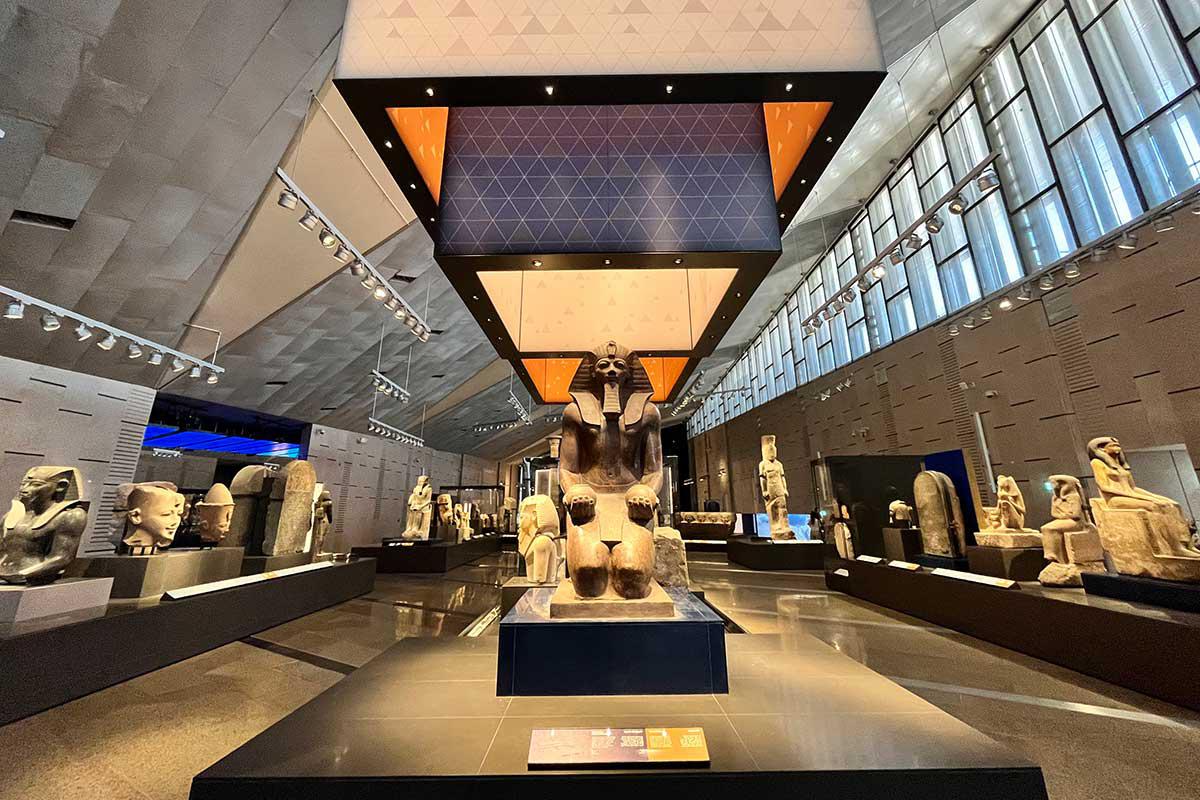 Piramidy i Wielkie Muzeum Egipskie z Hurghady
